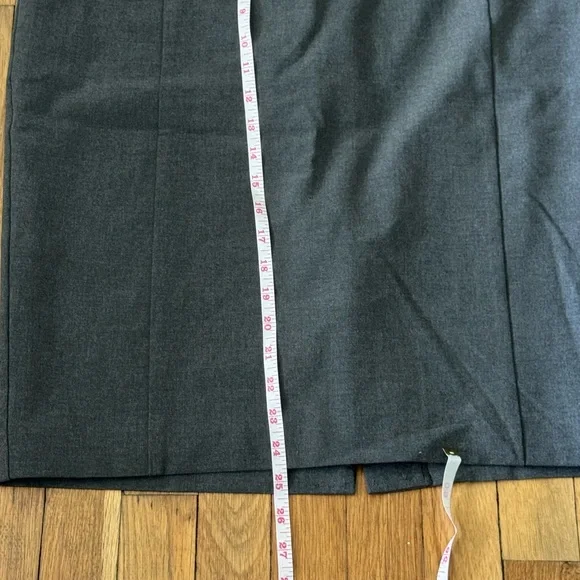 Like New Ann Taylor Classic Gray Pencil Skirt - Picture 4 of 8